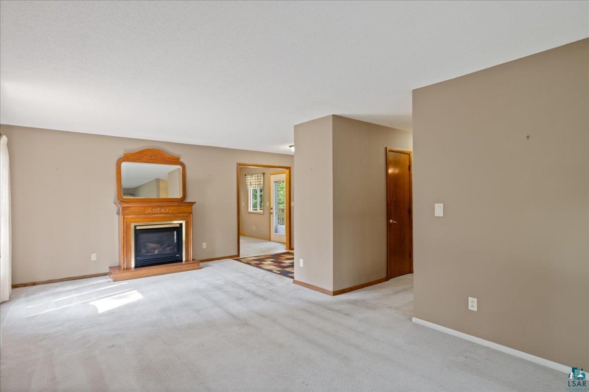 4401 Lakeside Dr