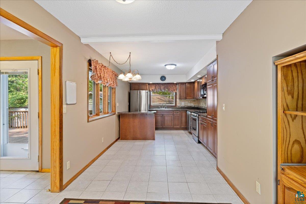 4401 Lakeside Dr