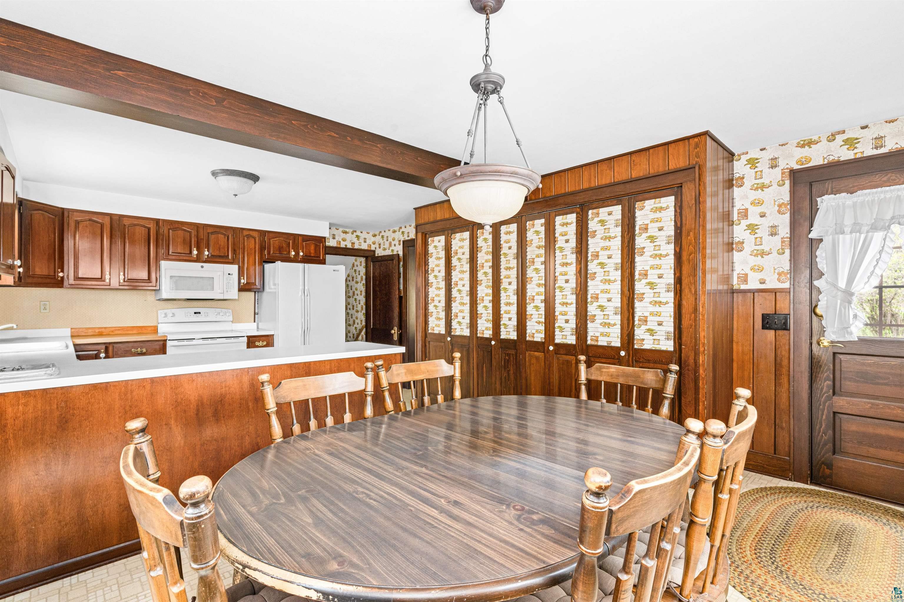 2200 Kenwood Dr