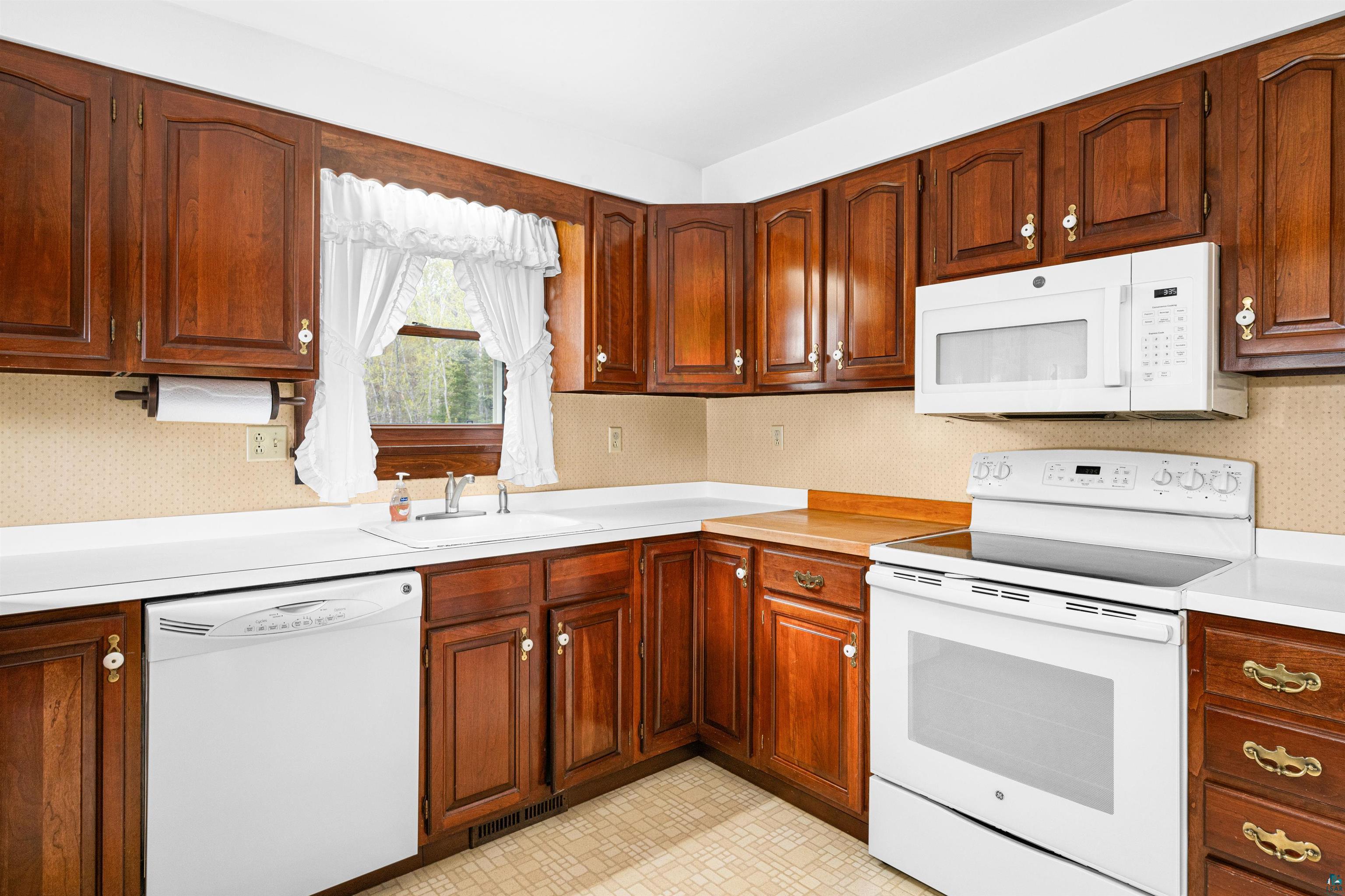 2200 Kenwood Dr
