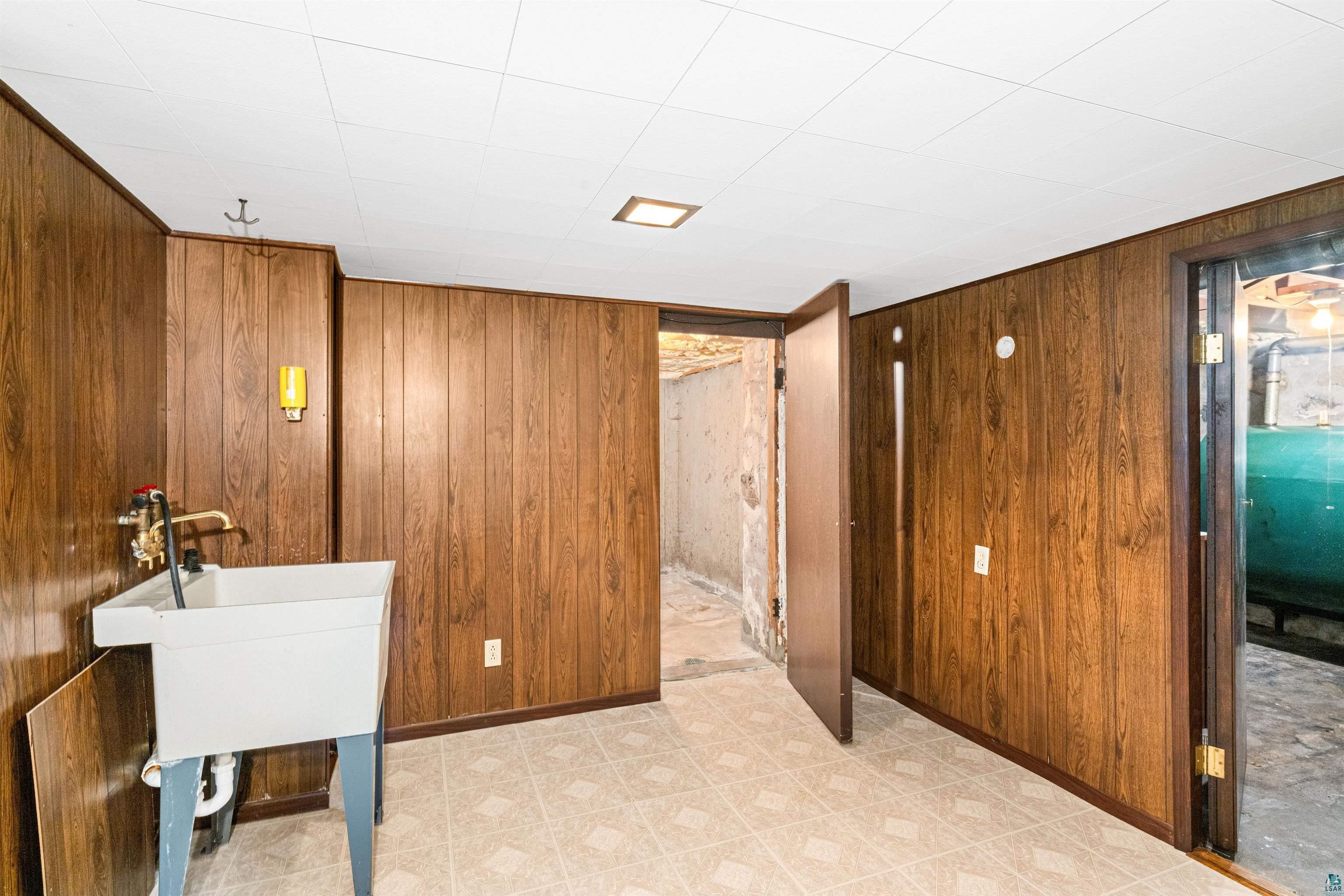2200 Kenwood Dr