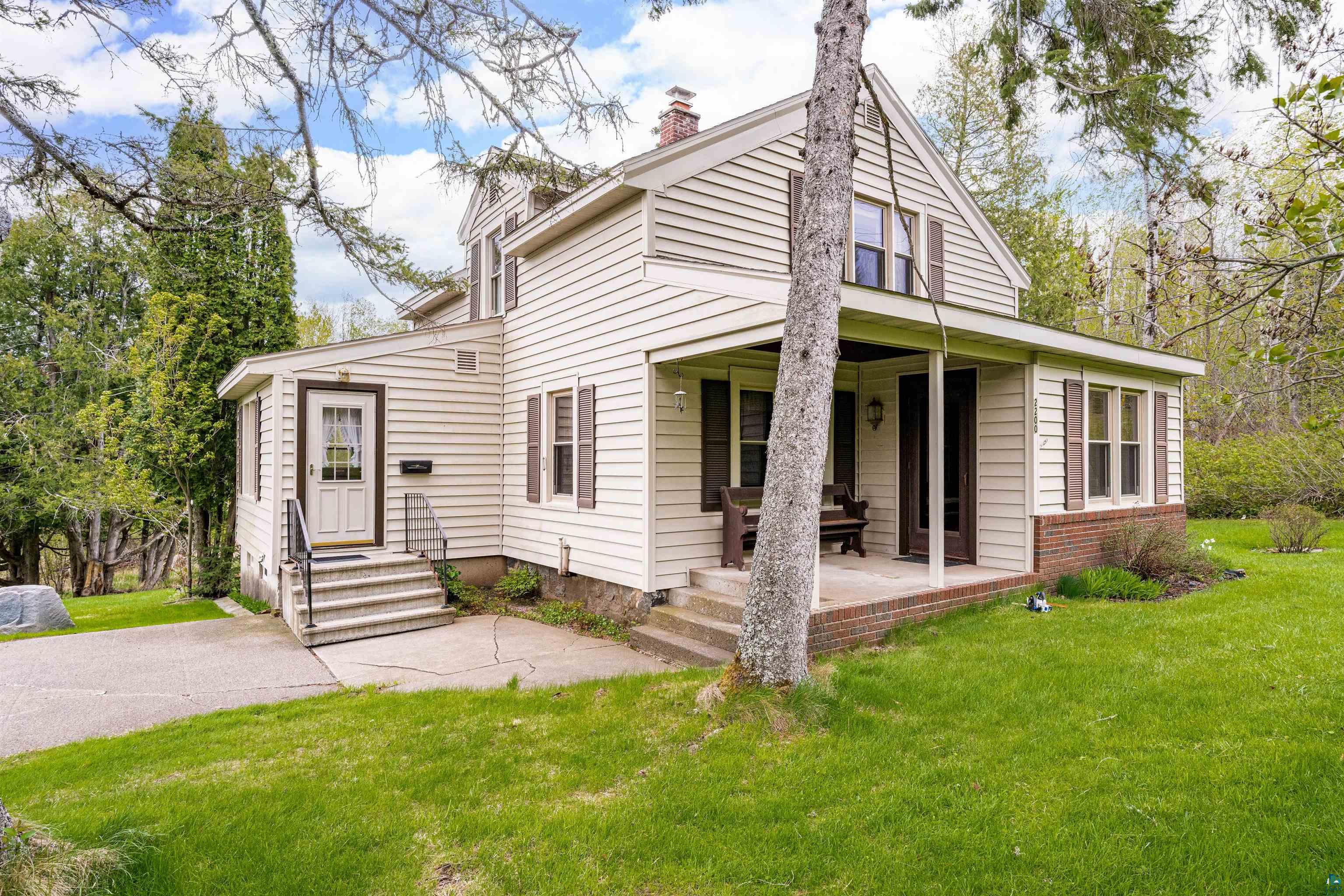 2200 Kenwood Dr