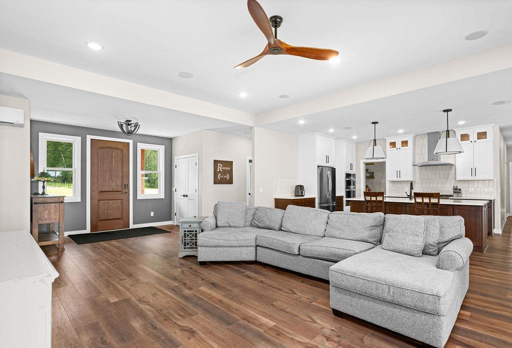 4335 Spring View Dr