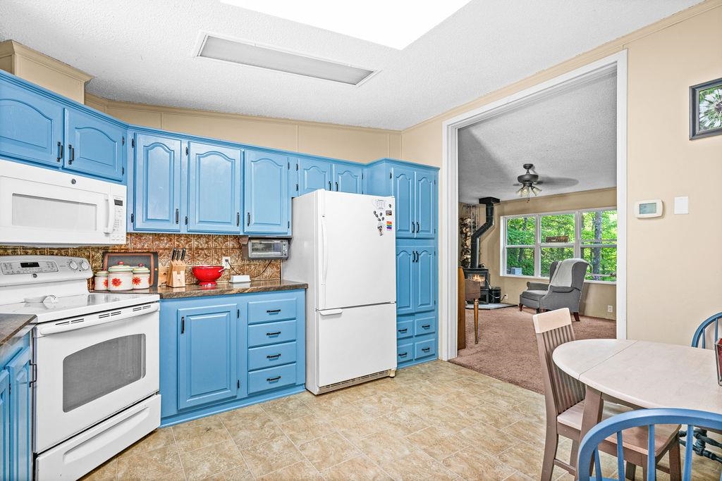 3681 Bayview Dr