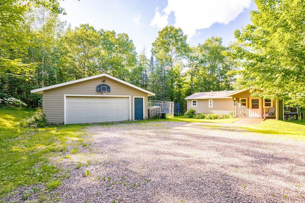 3681 Bayview Dr