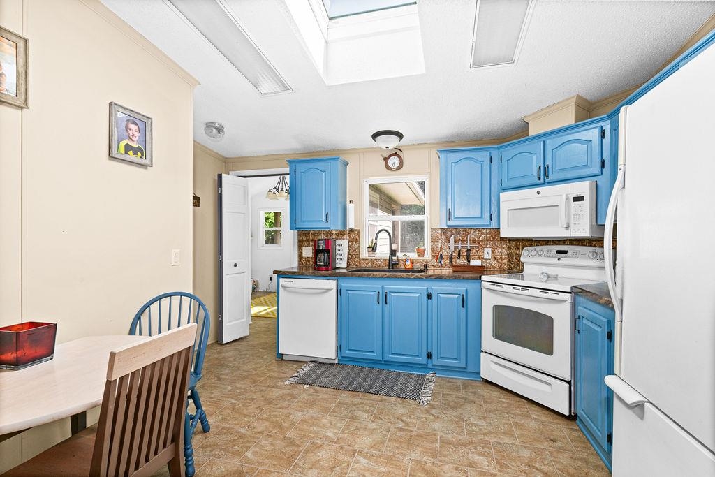 3681 Bayview Dr