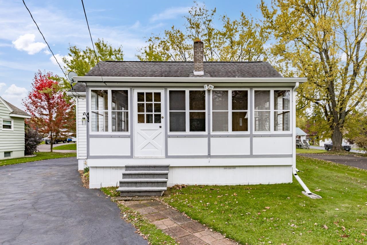 413 W Owatonna St