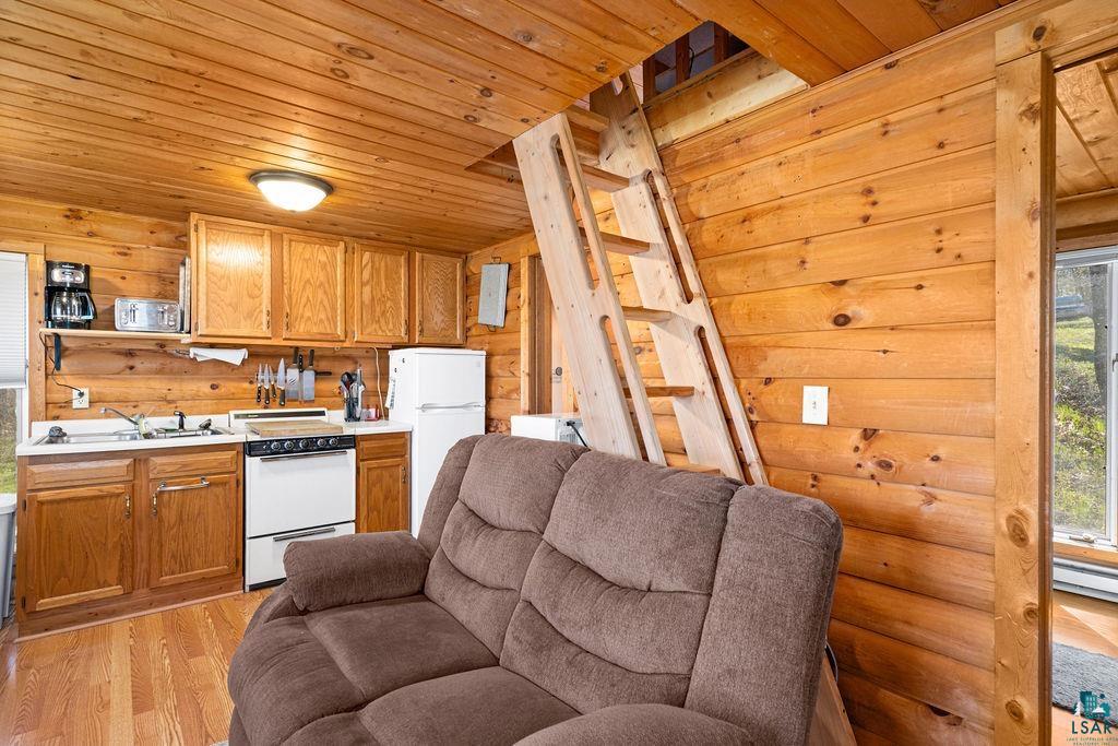 20663 Hardwood Loop