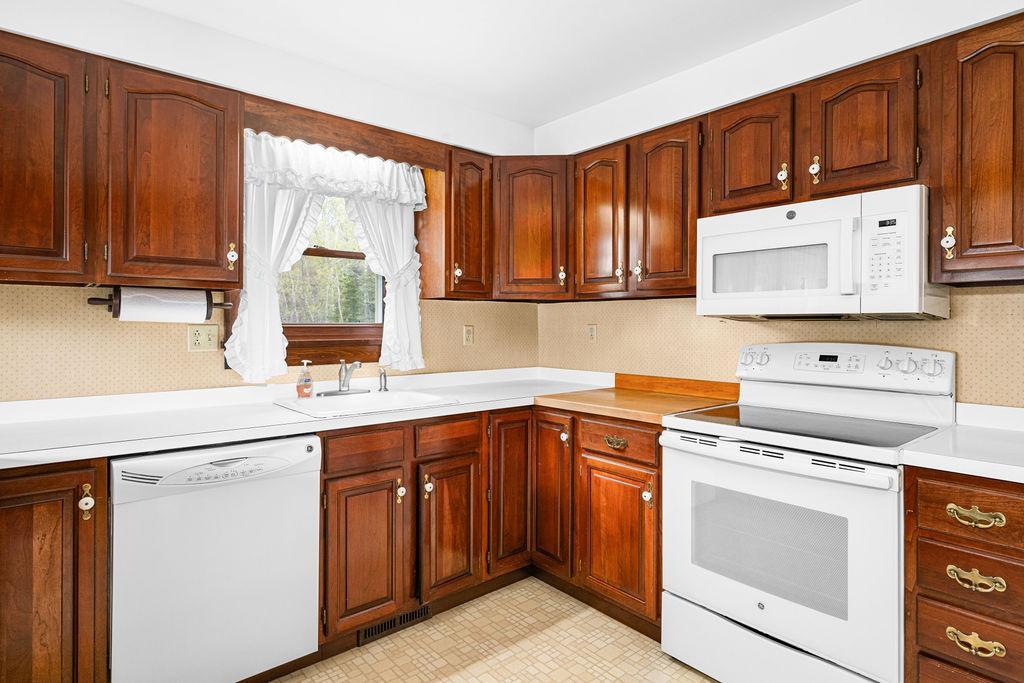 2200 Kenwood Drive