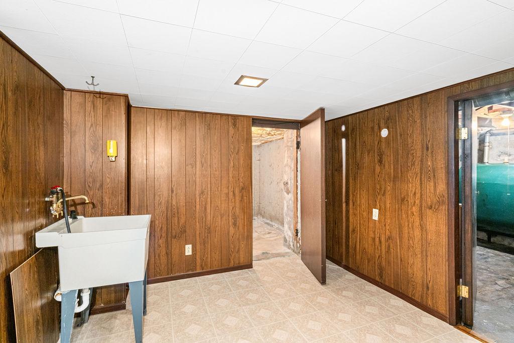 2200 Kenwood Drive