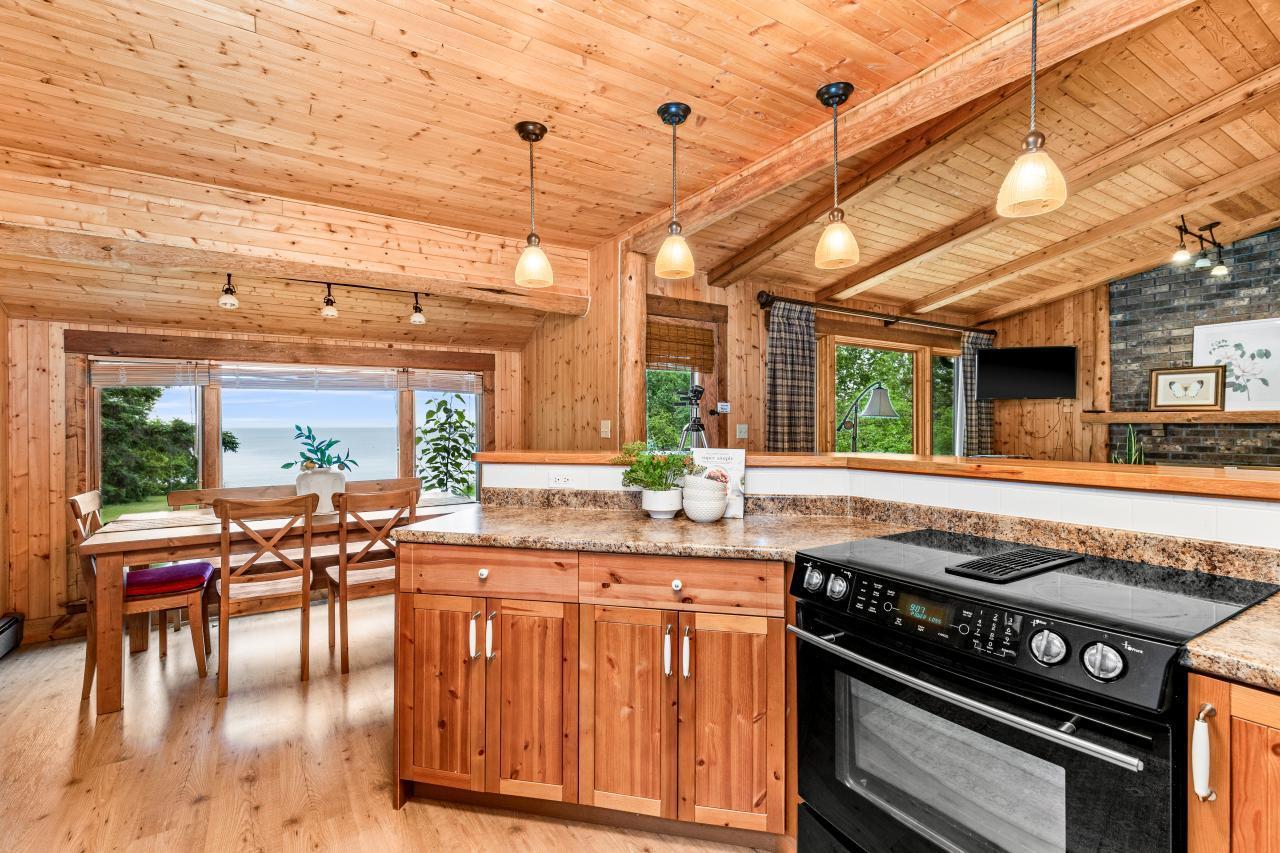 544 Old North Shore Road