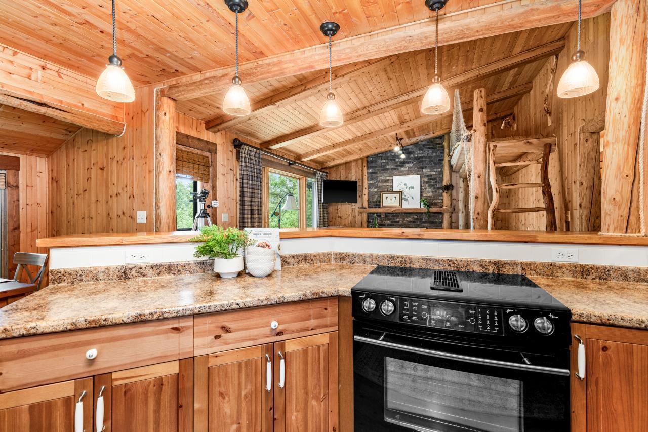 544 Old North Shore Road