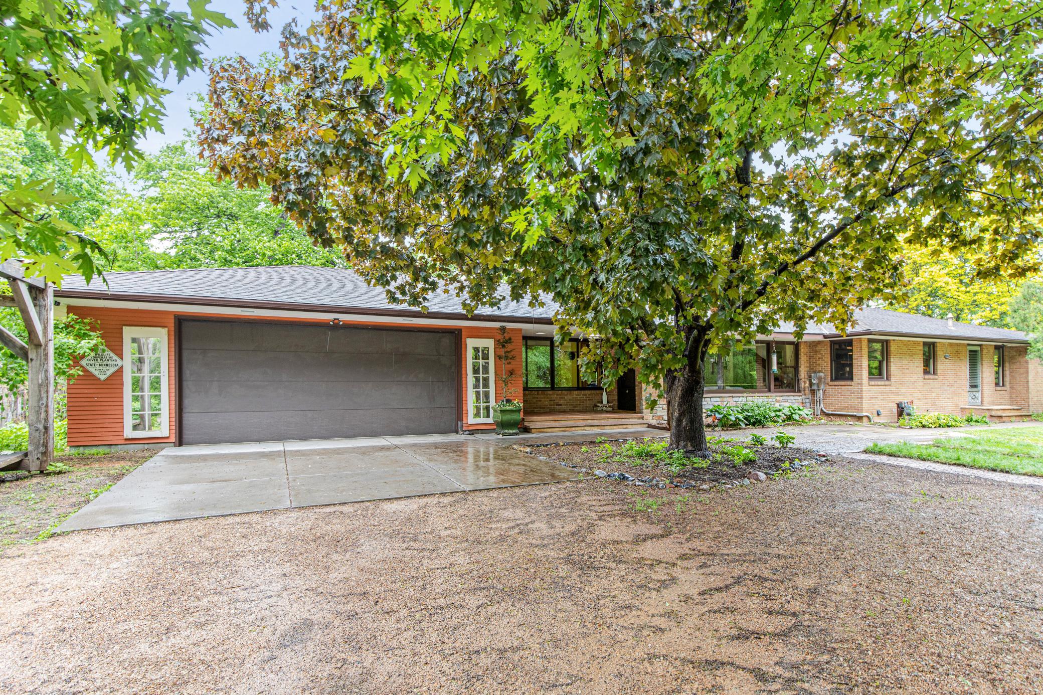 2217 Oakview Lane N