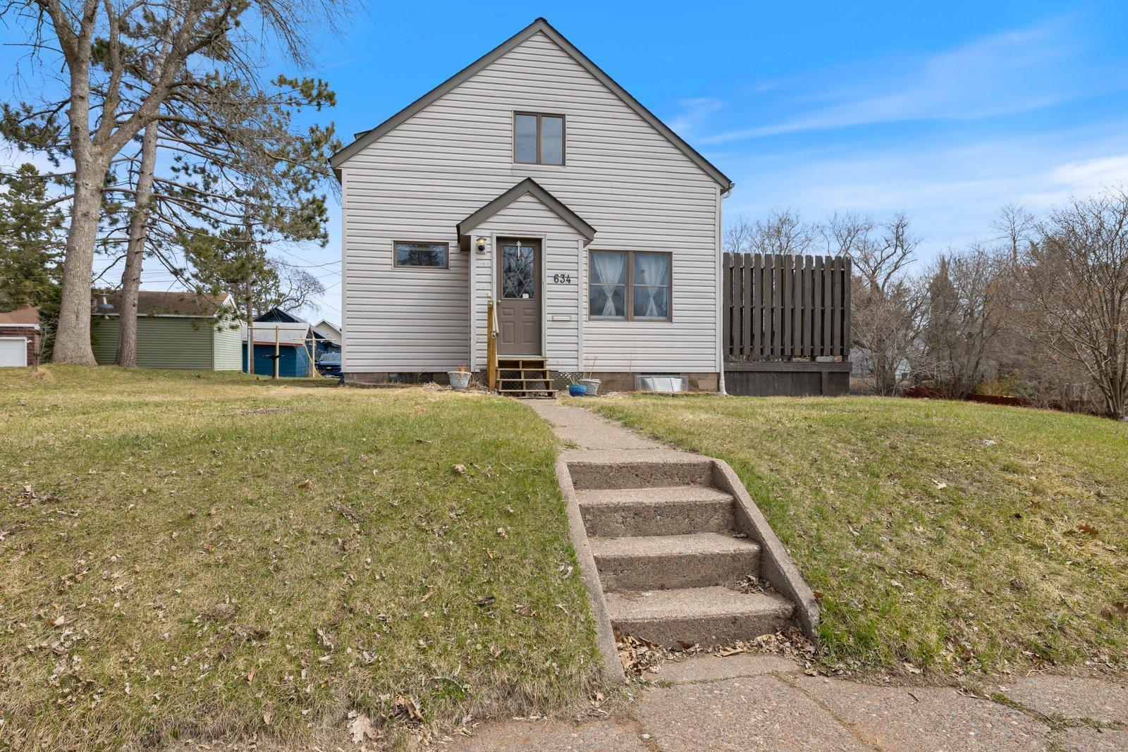 634 Oak Street