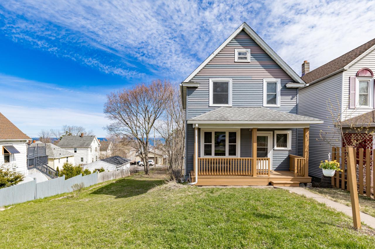 822 E 7th Street