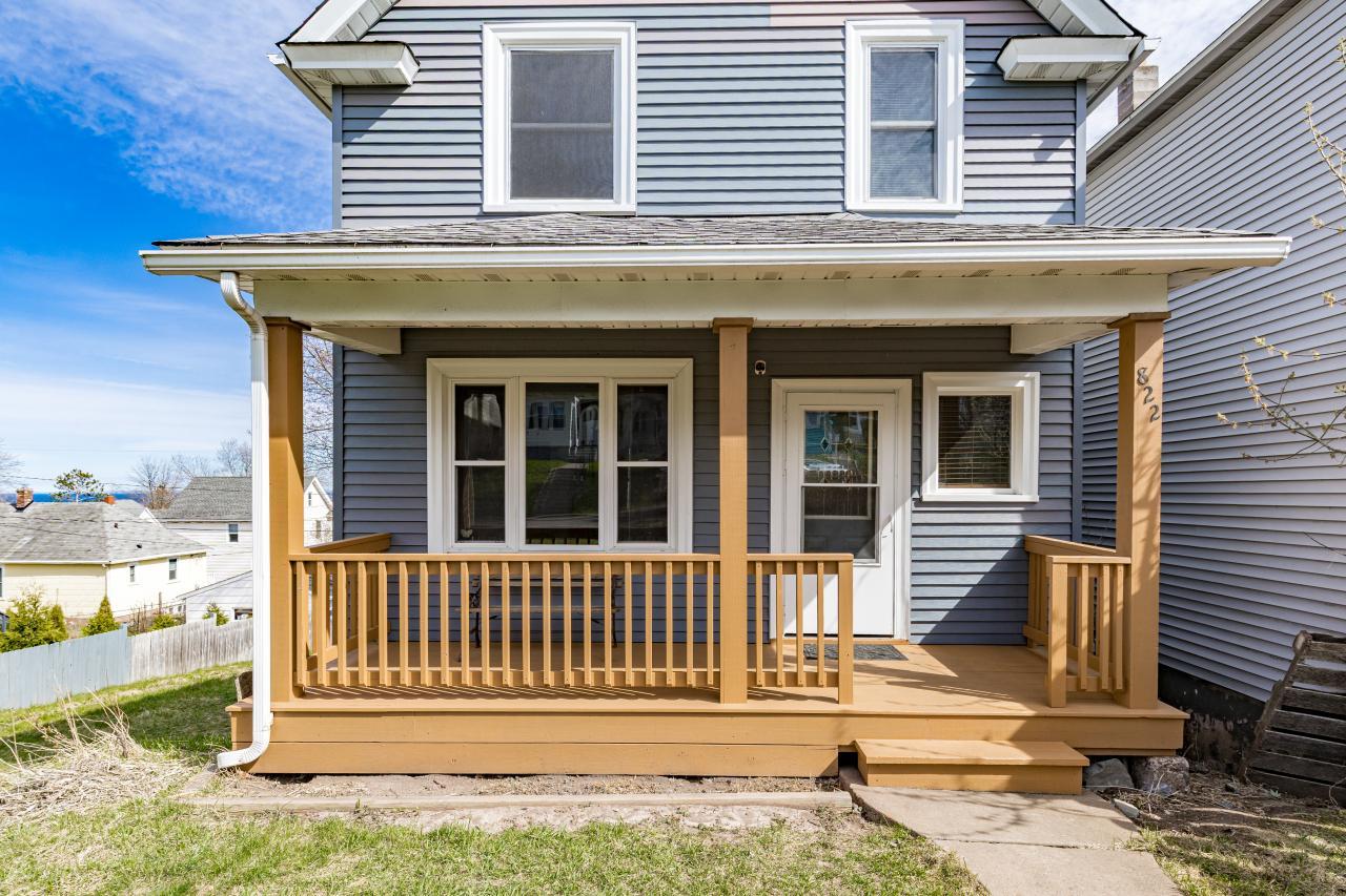 822 E 7th Street