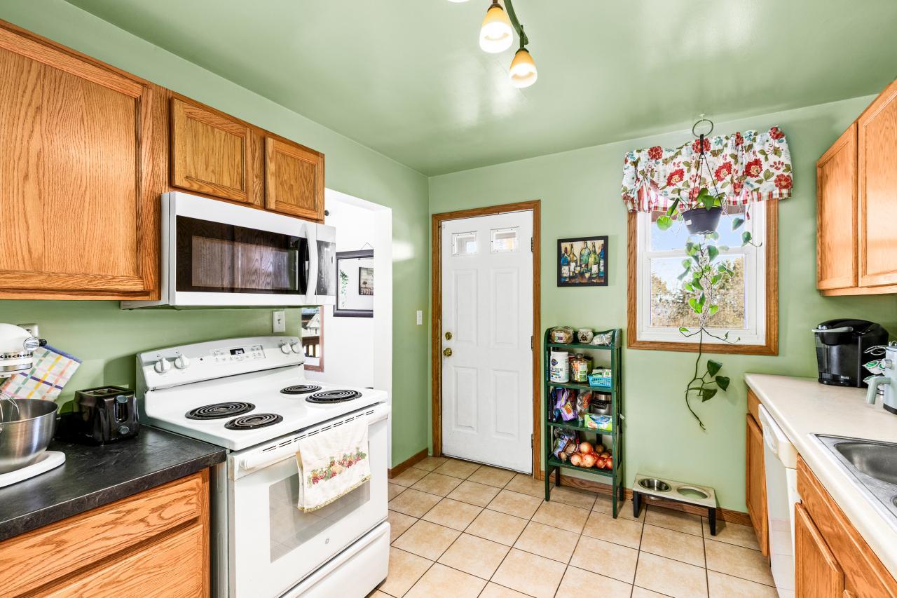 822 E 7th Street