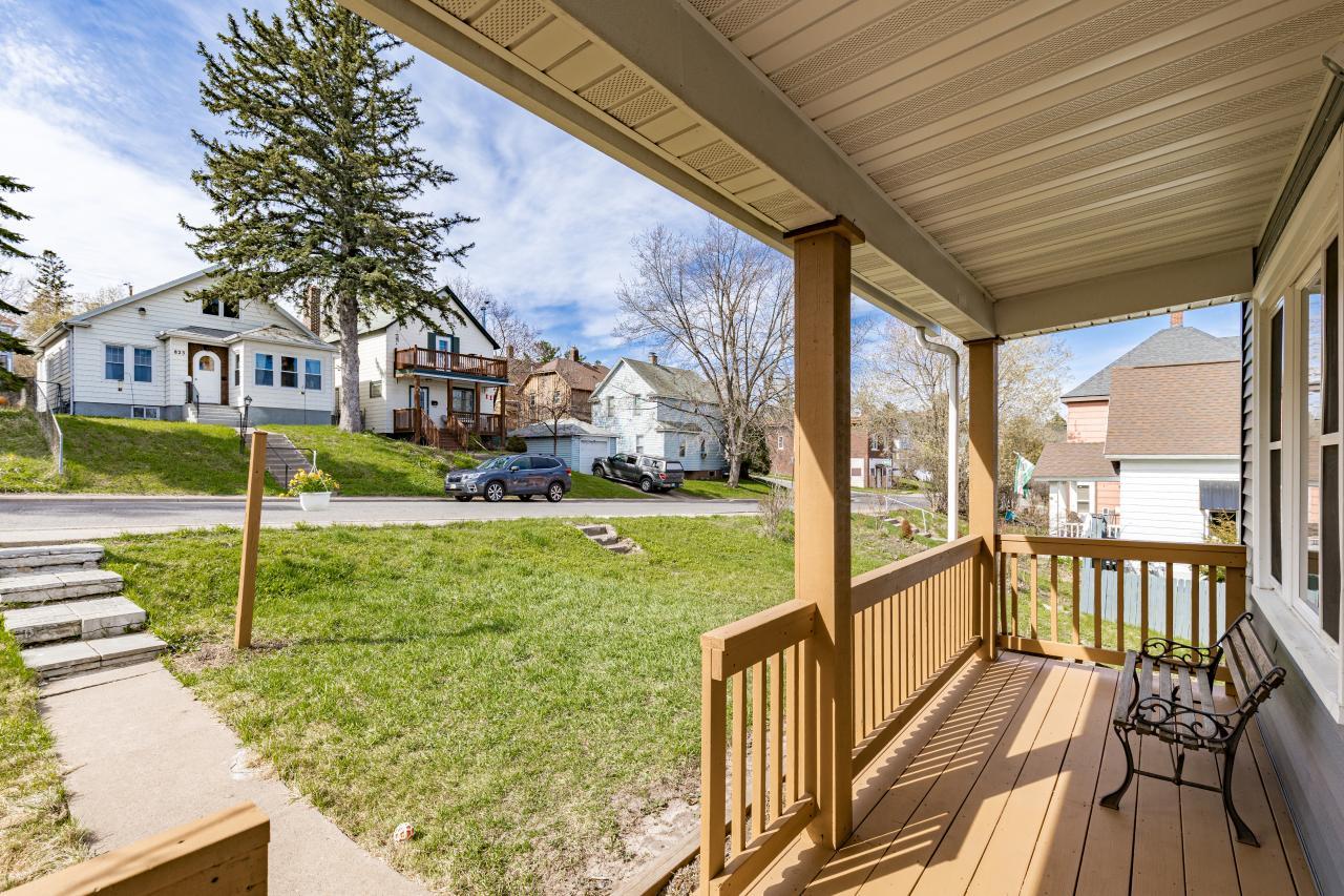 822 E 7th Street
