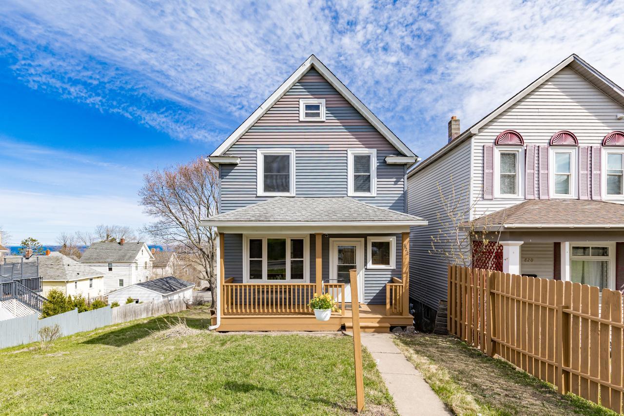 822 E 7th Street