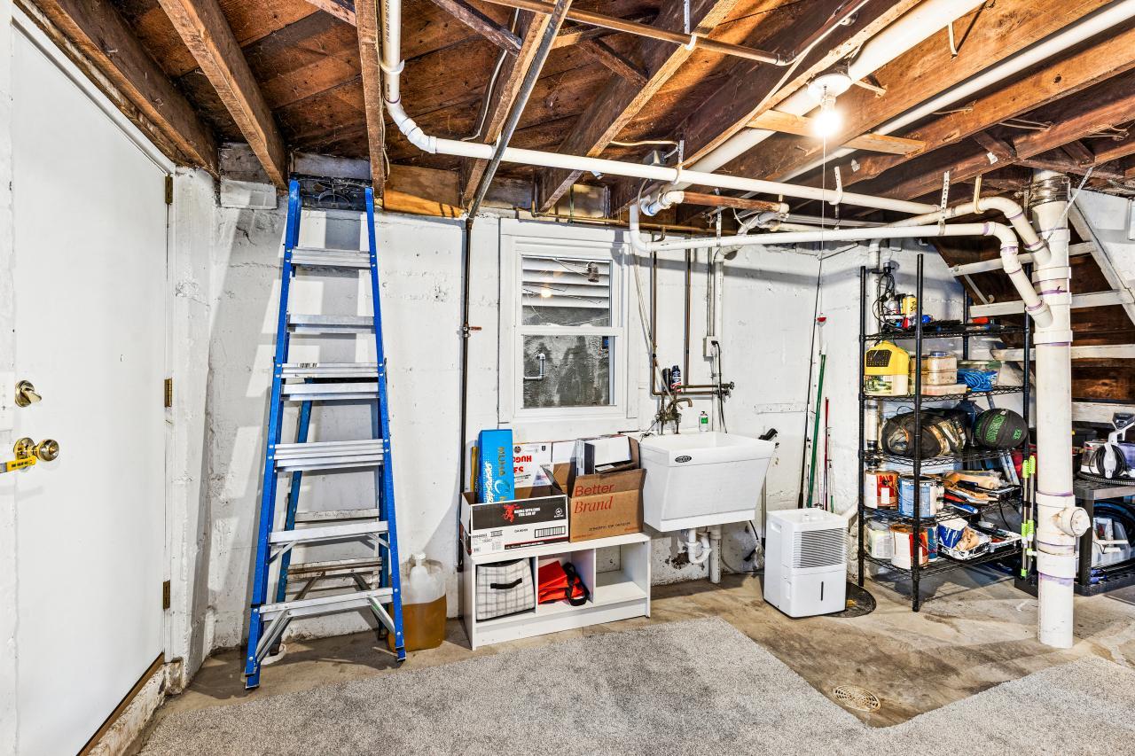 822 E 7th Street