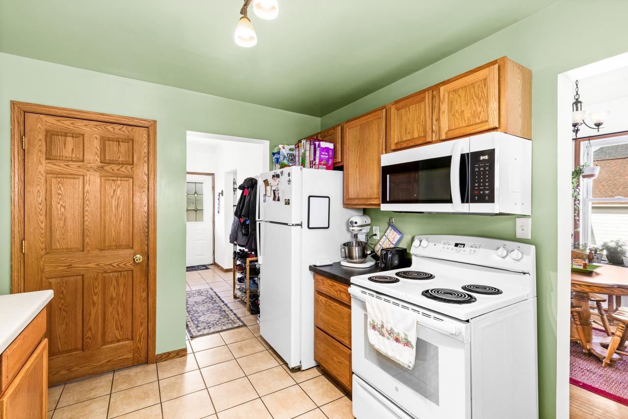 822 E 7th Street