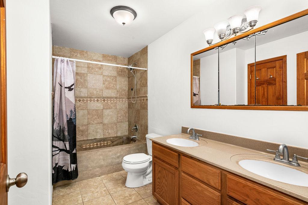 3639 Oak Lane
