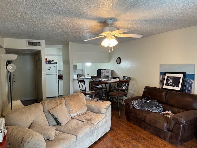 4837 Cedar Springs Road 303