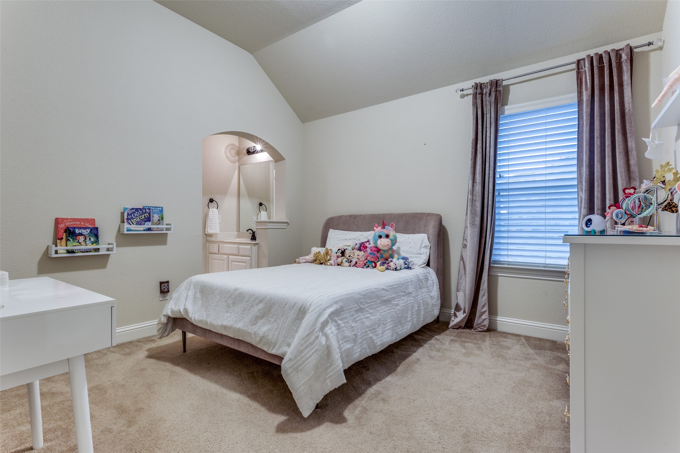 3906 Lariat Drive