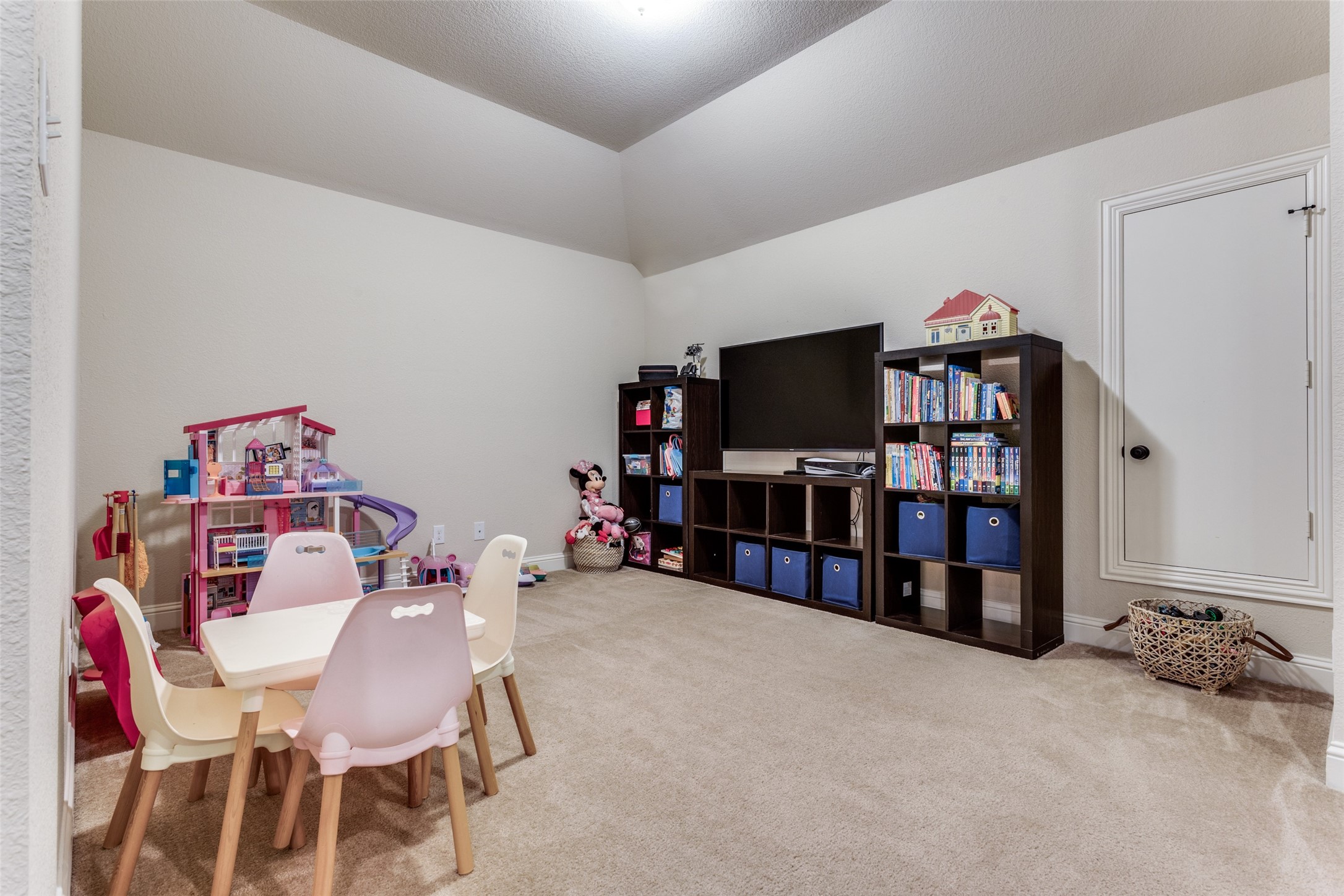 3906 Lariat Drive