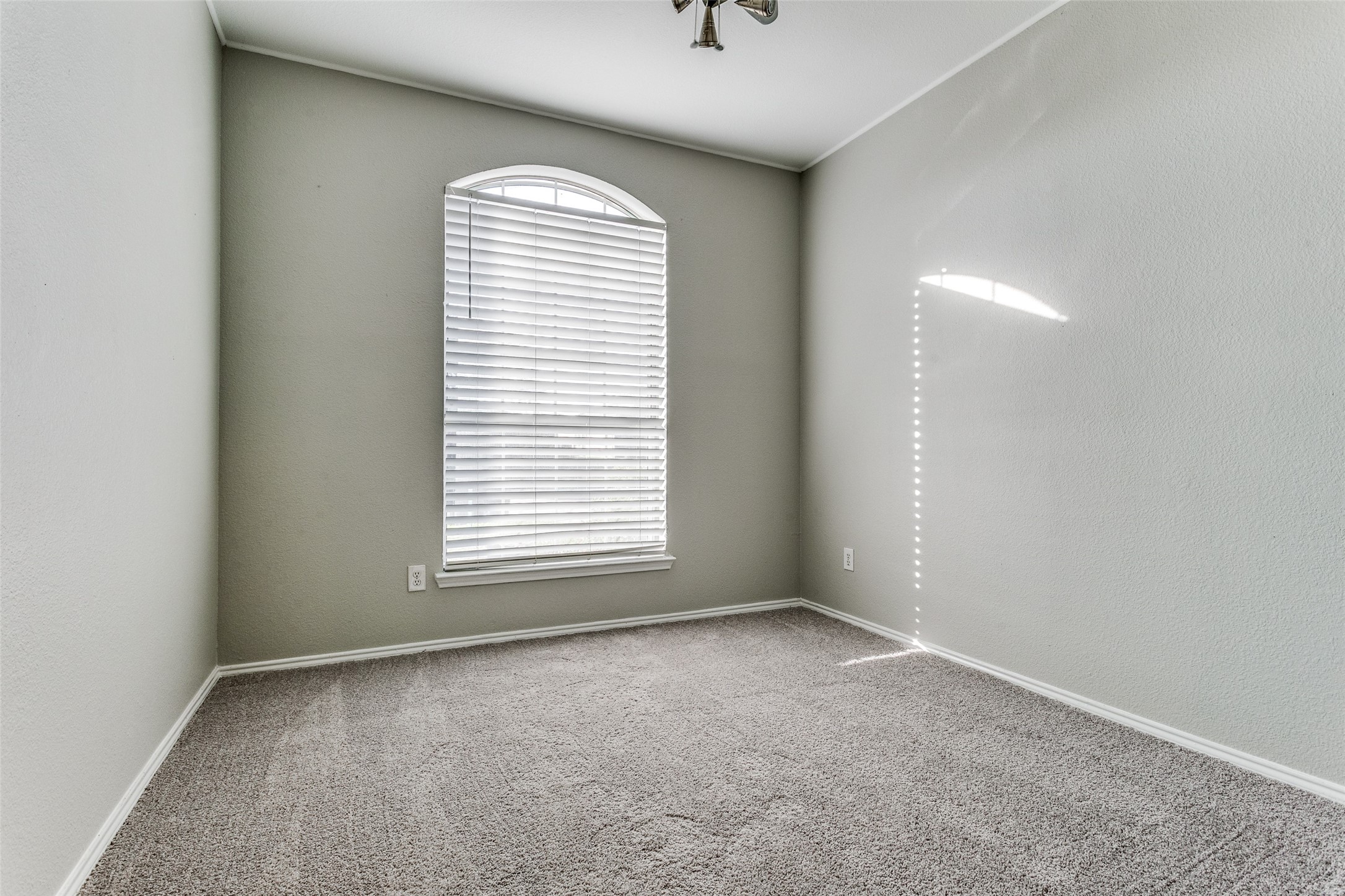 1305 Taos Lane