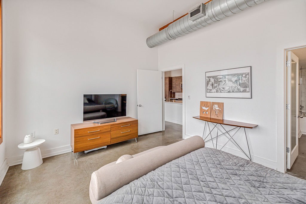 2502 Live Oak Street 109