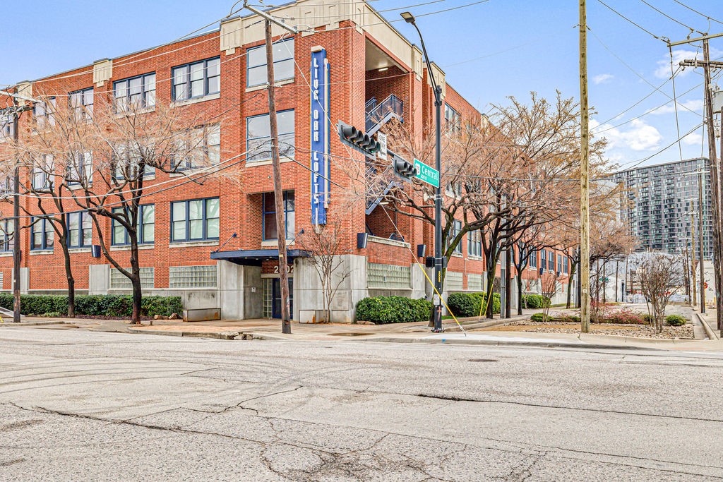 2502 Live Oak Street 109
