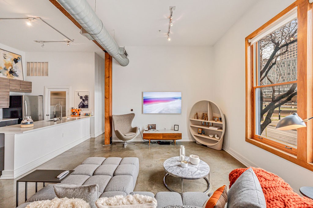 2502 Live Oak Street 109