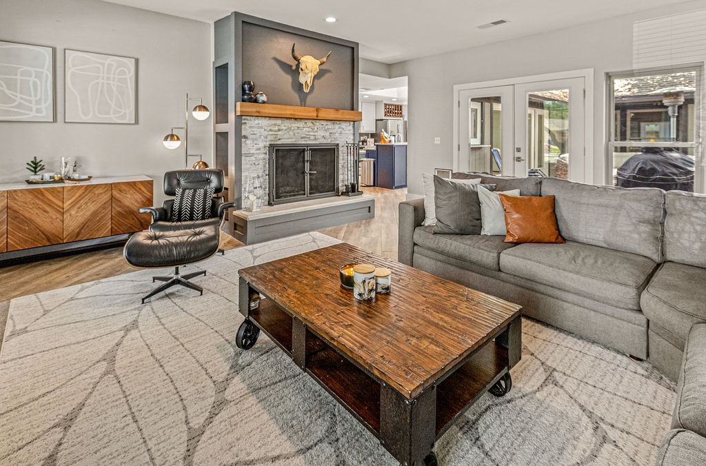 6005 Costera Lane