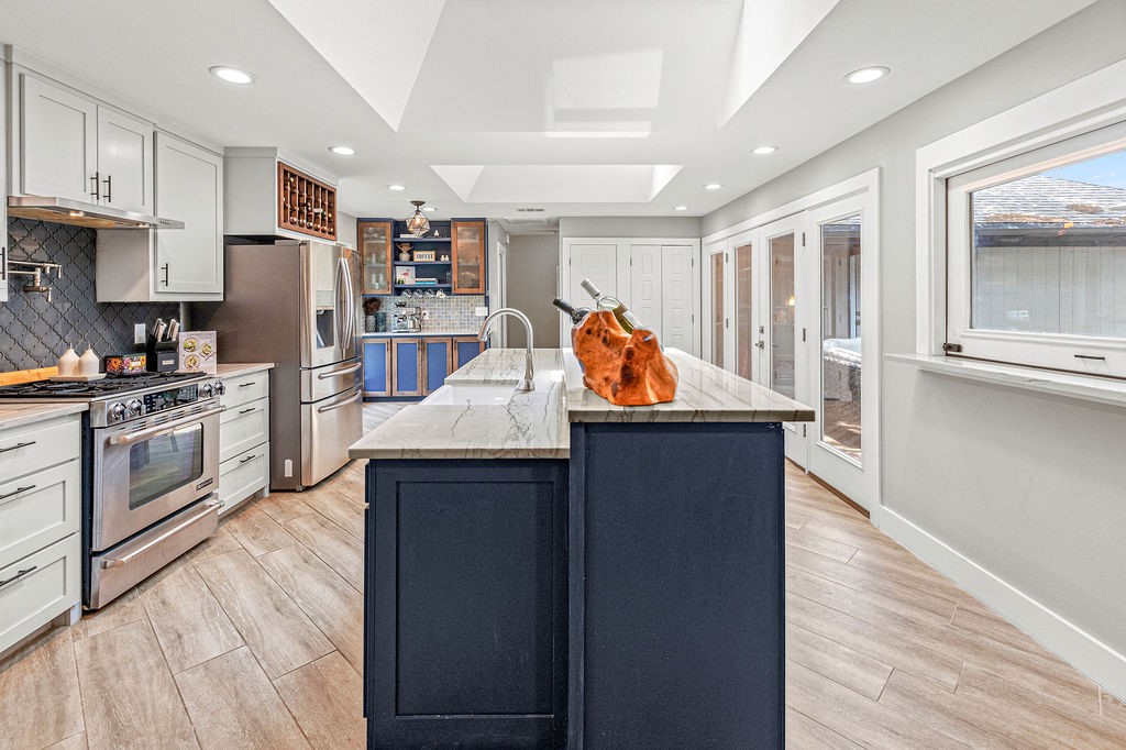 6005 Costera Lane