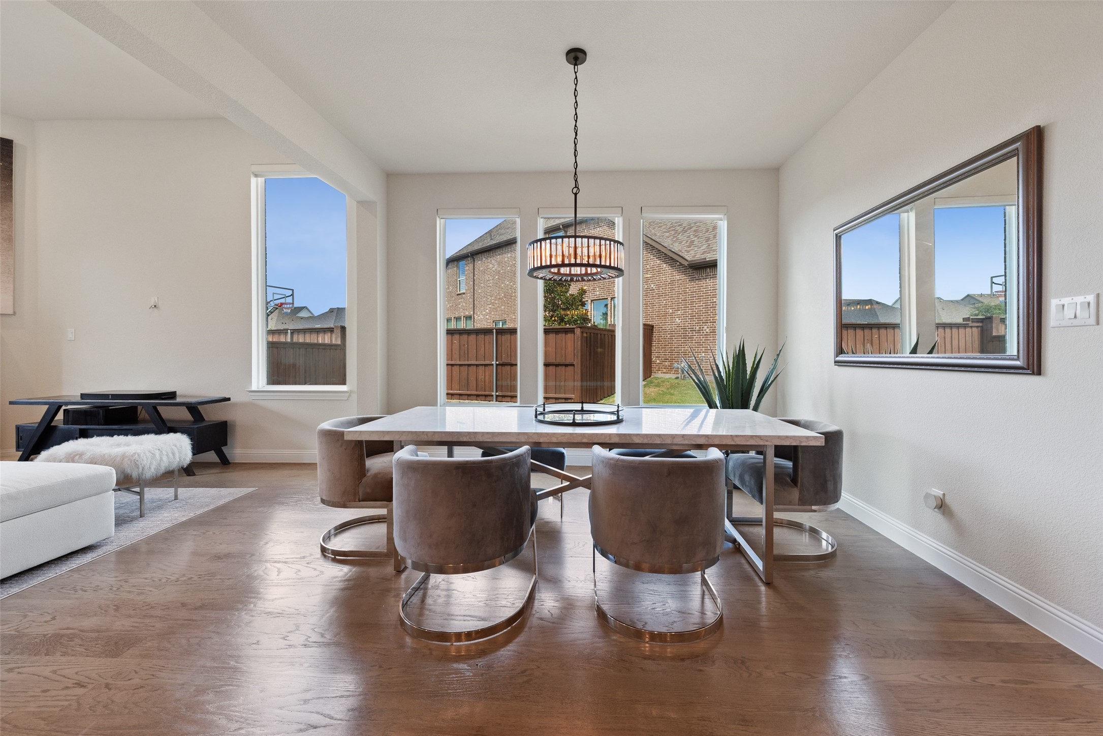 884 Alfred Court