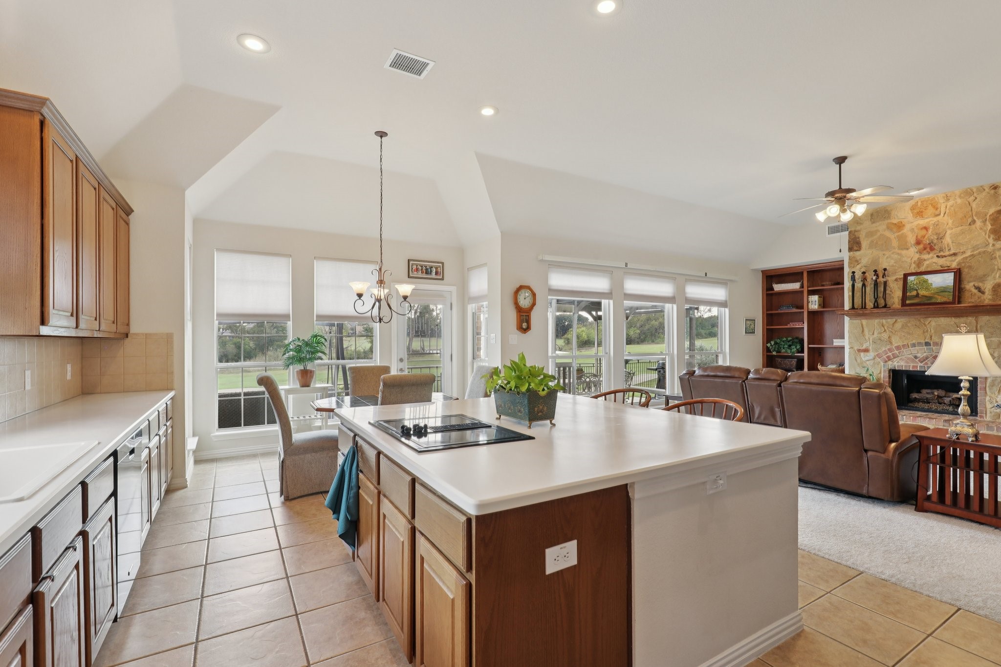 6506 Lakecrest Drive