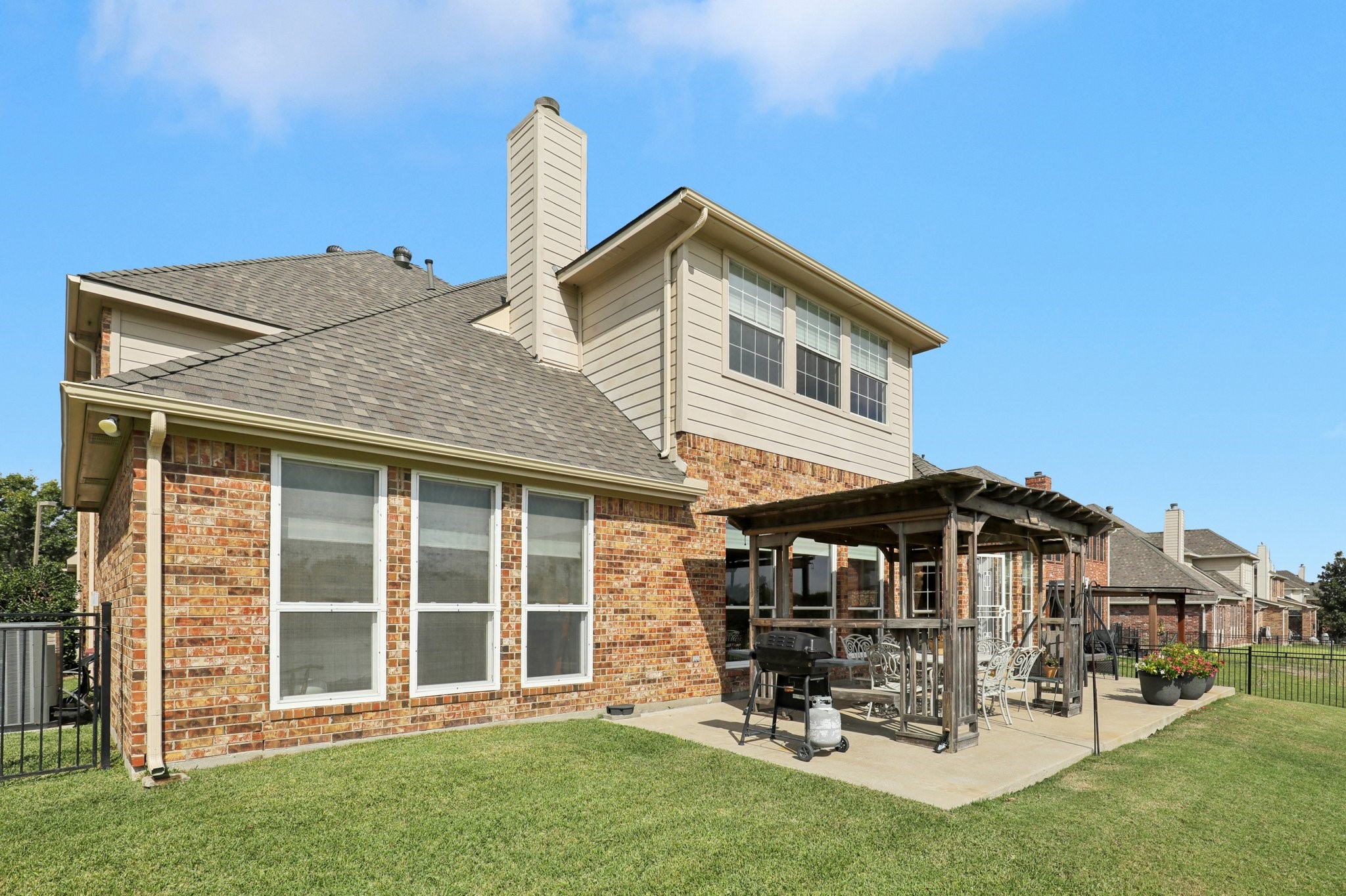 6506 Lakecrest Drive