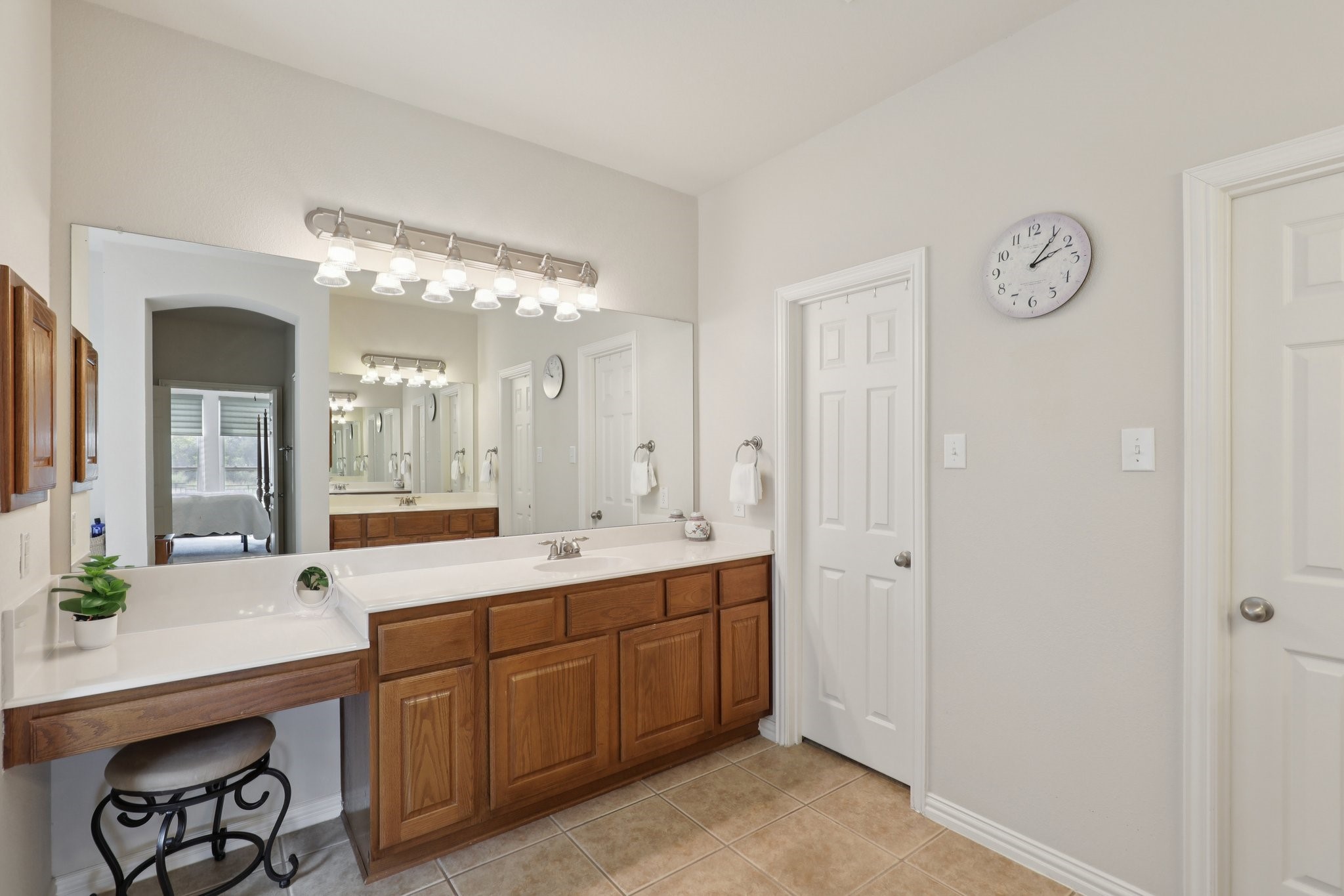 6506 Lakecrest Drive