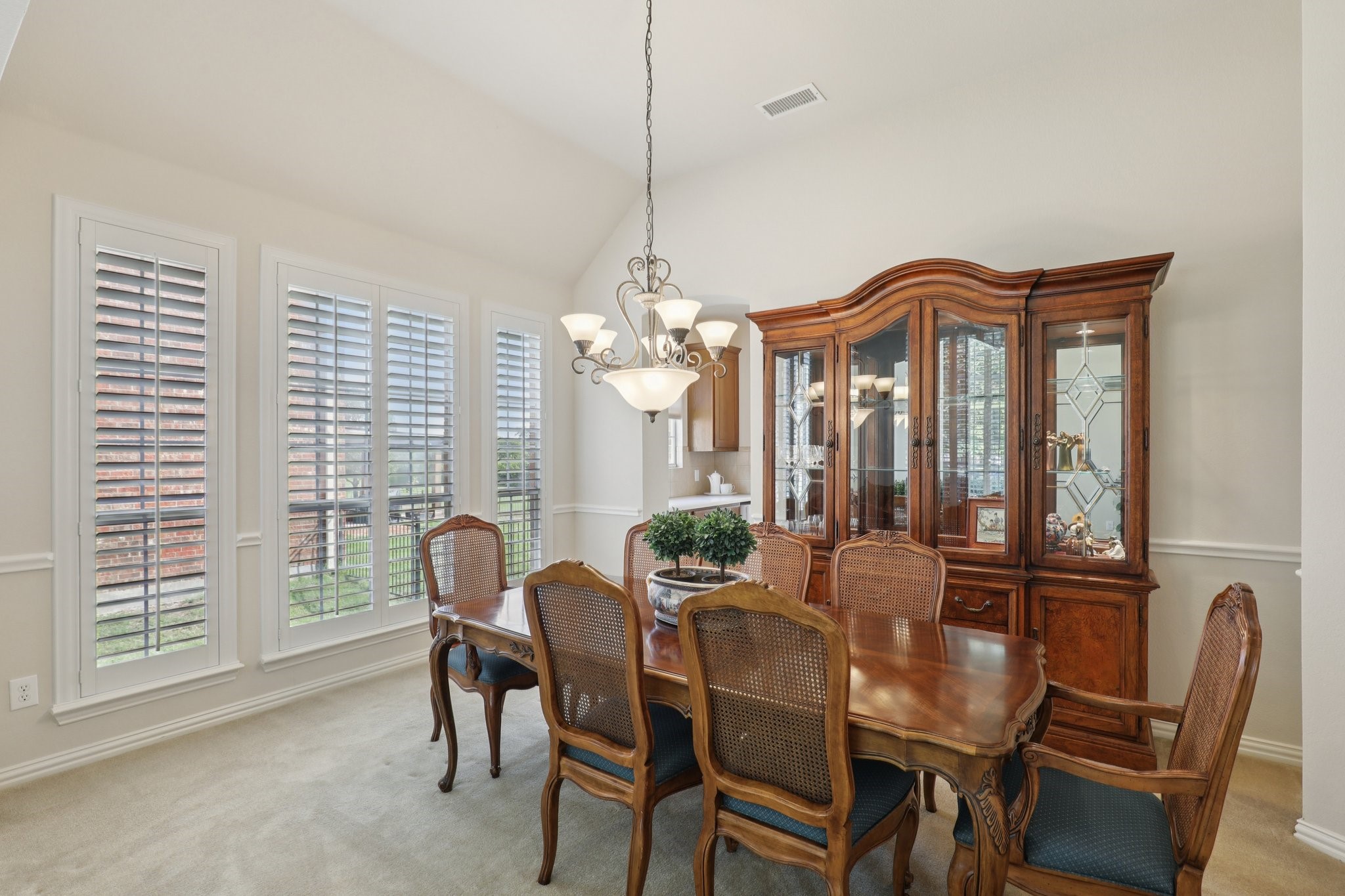 6506 Lakecrest Drive