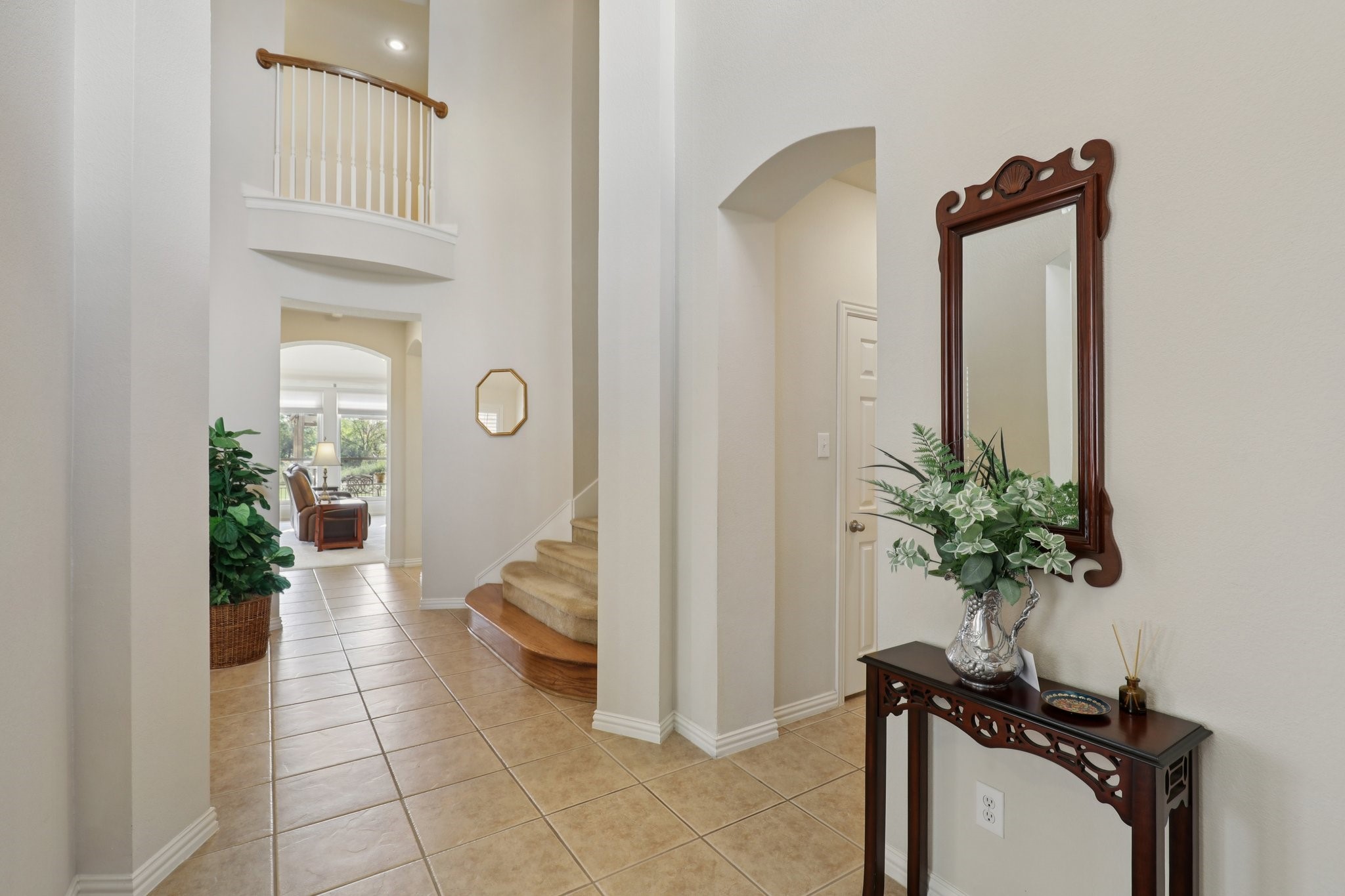 6506 Lakecrest Drive