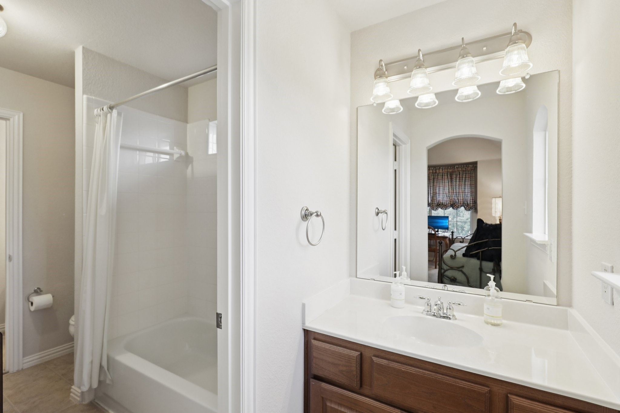 6506 Lakecrest Drive