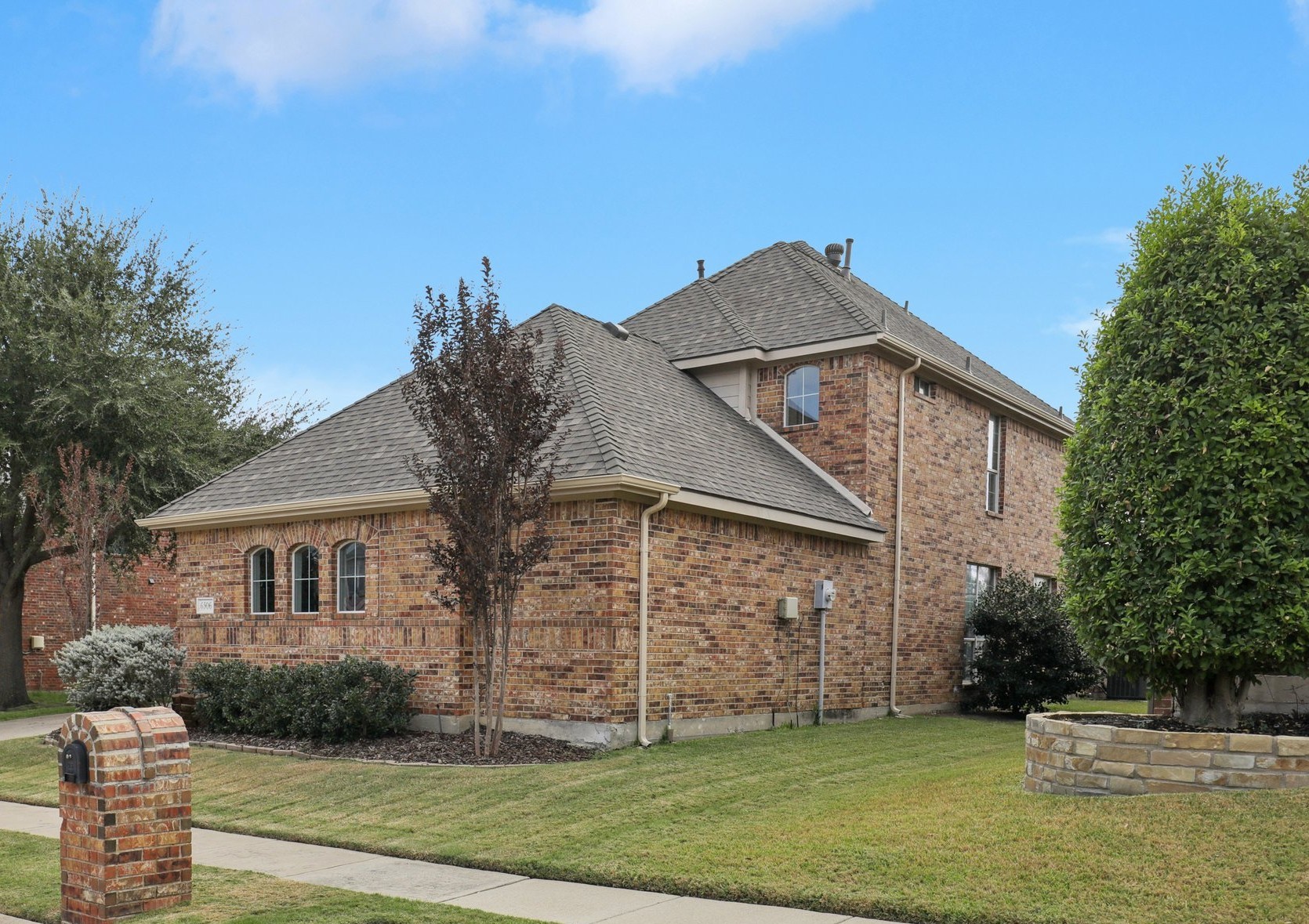 6506 Lakecrest Drive