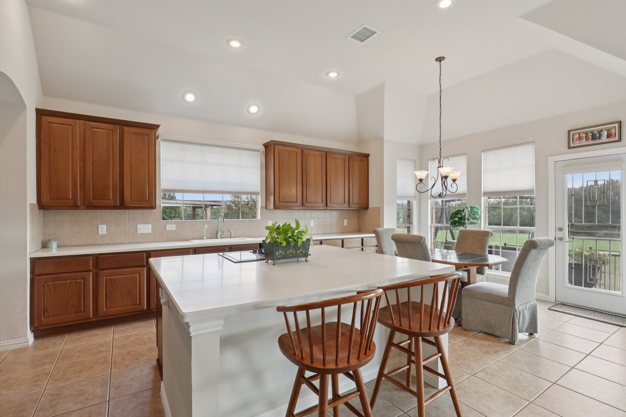 6506 Lakecrest Drive