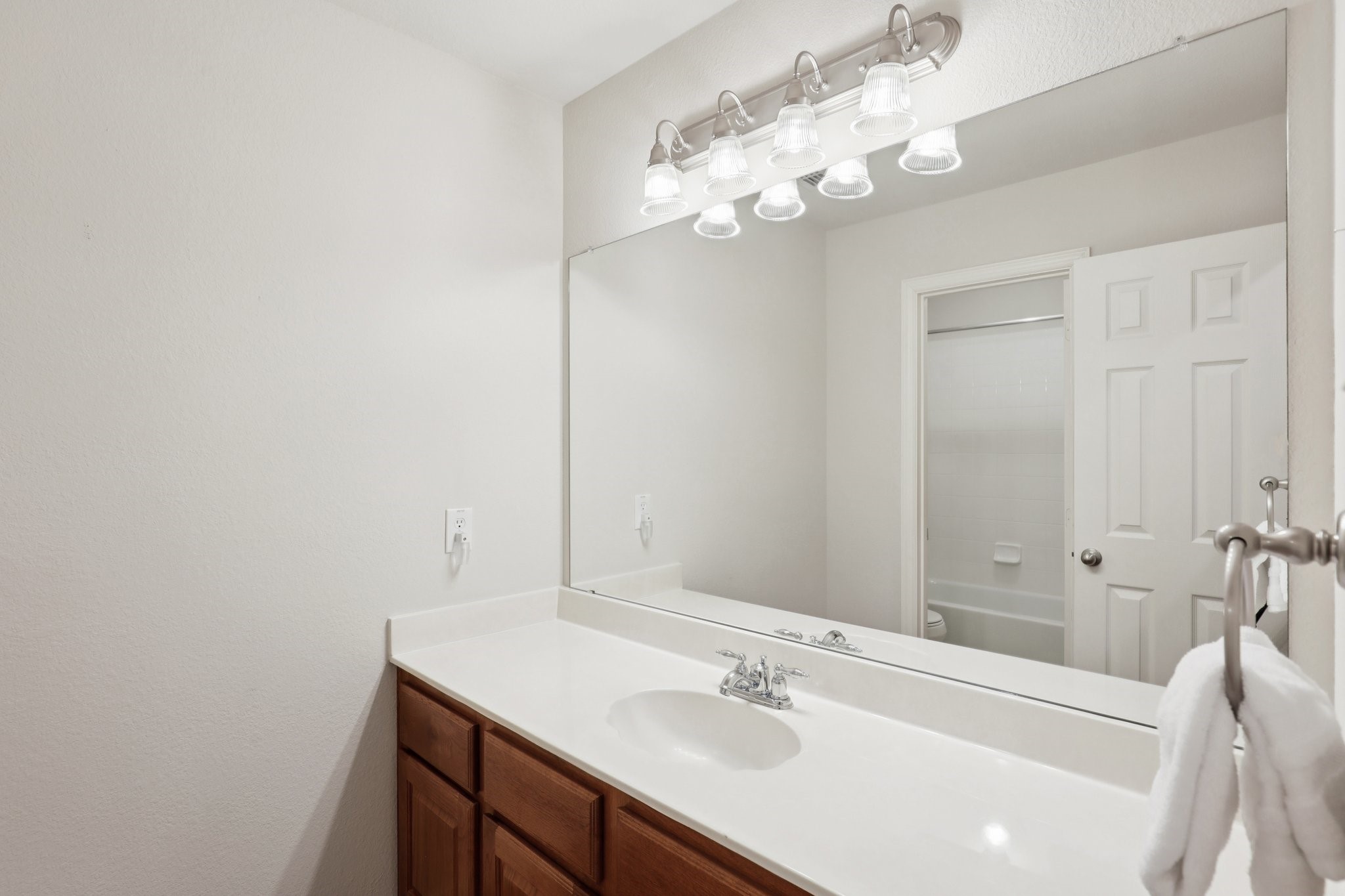 6506 Lakecrest Drive