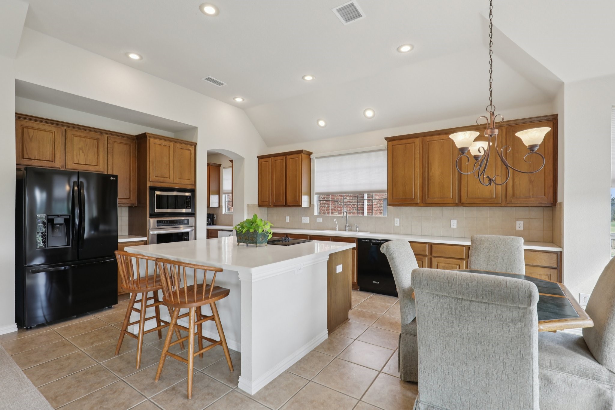 6506 Lakecrest Drive