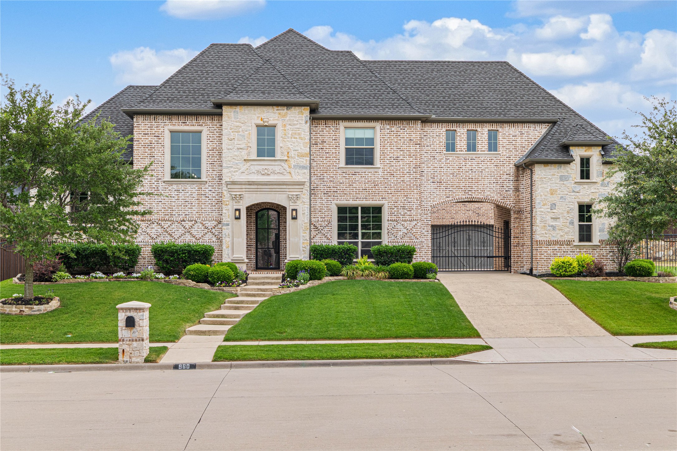 960 Packsaddle Trail