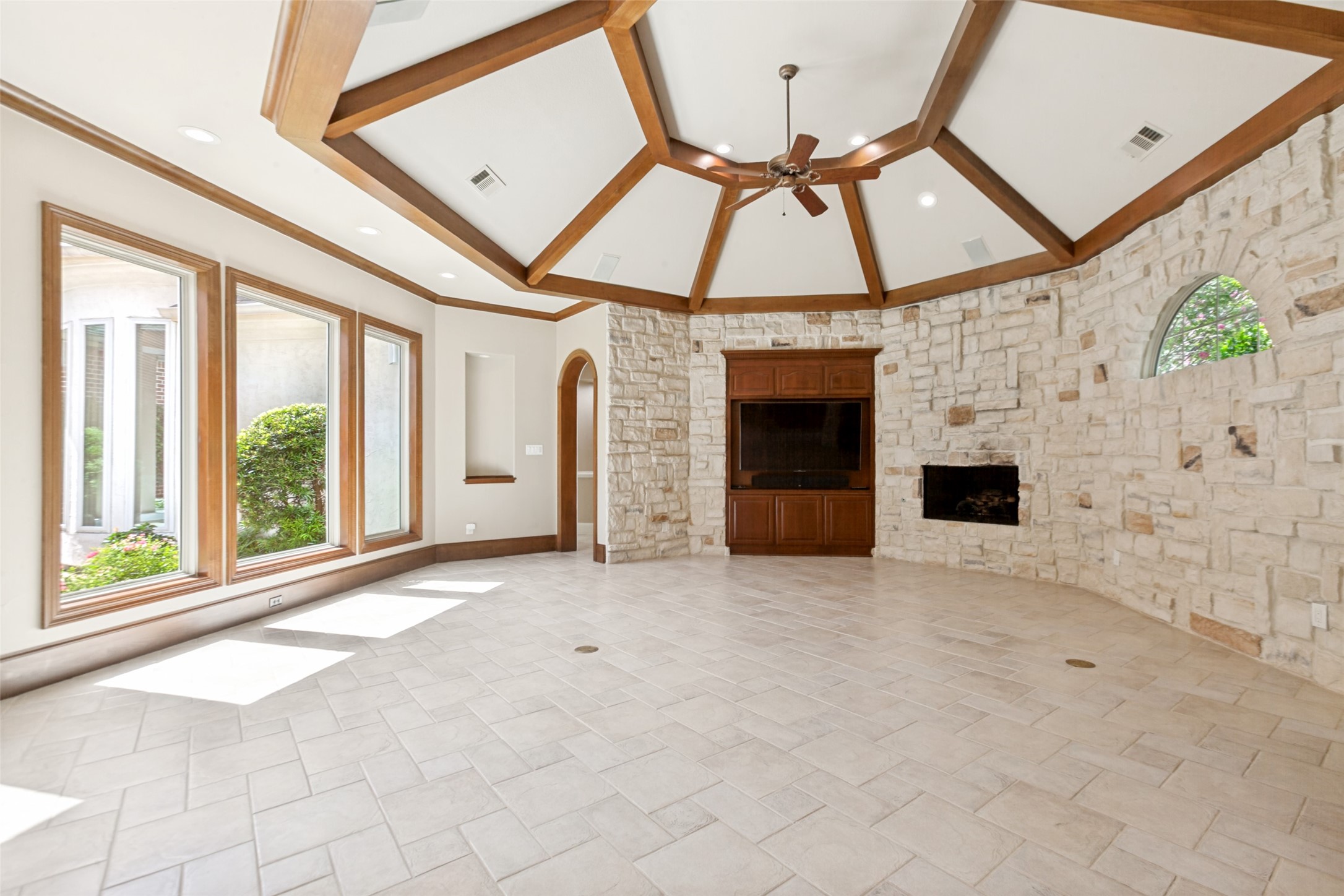 5128 Meadowlark Drive