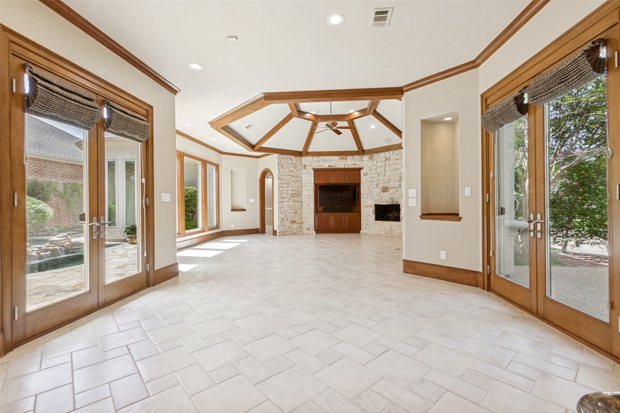 5128 Meadowlark Drive