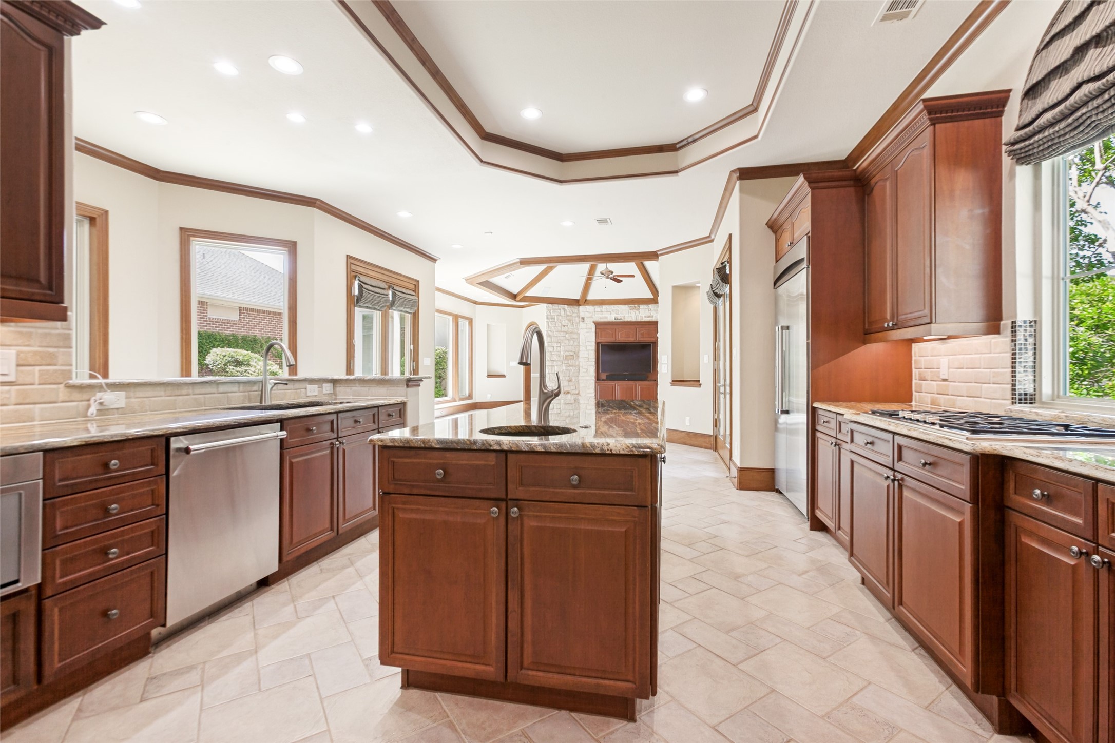 5128 Meadowlark Drive